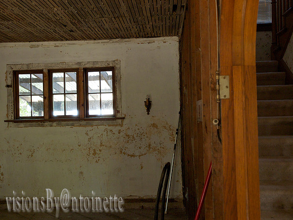 If these walls could talk........My parents would pay to have them silenced!! ha ha...many good parties here.